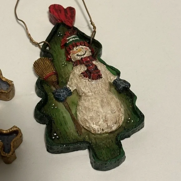 A Collection of 5 Snowman Christmas Tree Ornaments - Picture 6 of 11